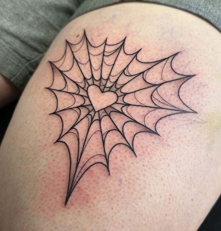 20 ideias espantosas de tatuagens de teias de aranha tecidas com tinta