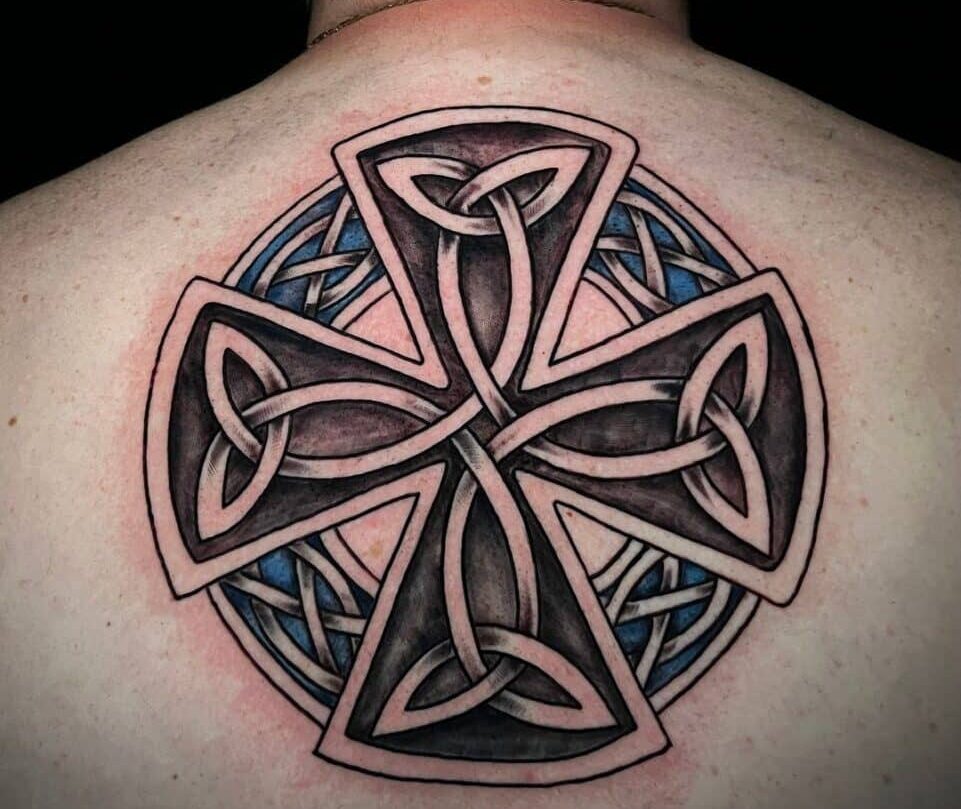 20 Legendäre keltische Tattoos, die das reiche Erbe feiern
