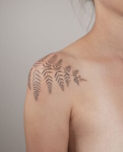 20 Phenomenal Fern Tattoos That'll Grow Your Ink Inspiration