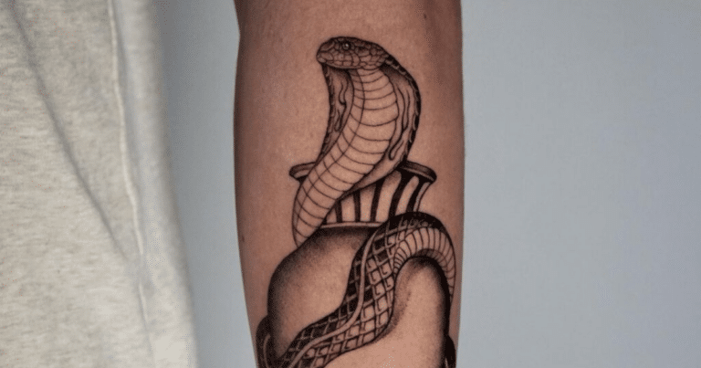 20 Beliebte Cobra-Tattoos, die Sie mit Stil schlittern lassen