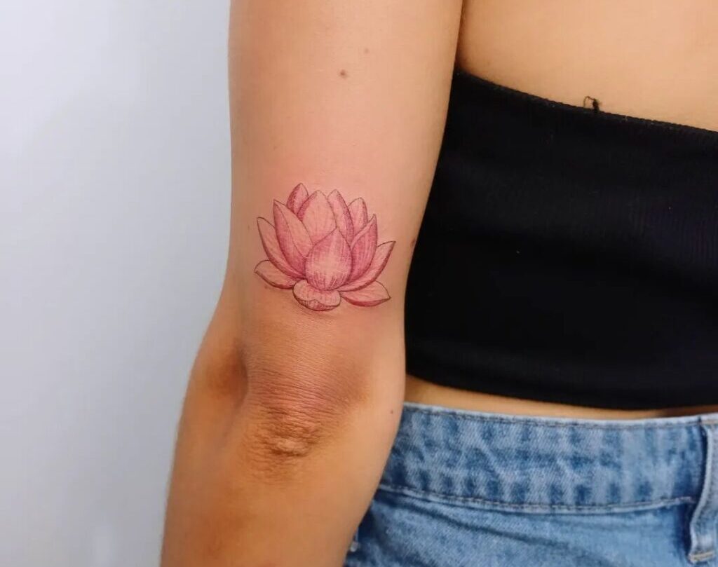 20 tatuagens de flores radiantes que exploram a beleza da natureza