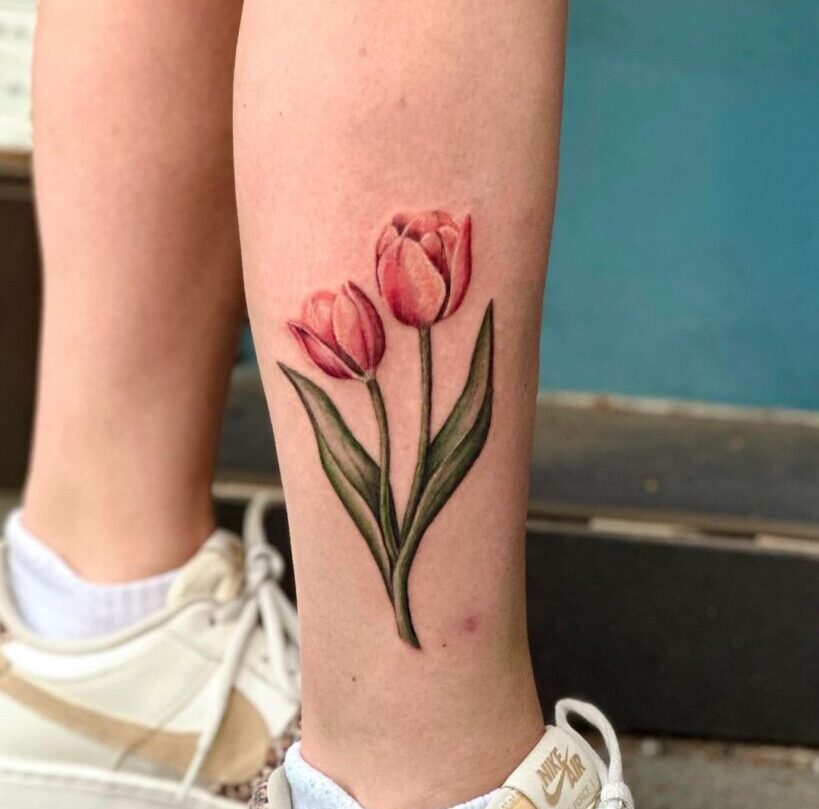 23 increíbles tatuajes de tulipanes con los que impresionar a tus amigos
