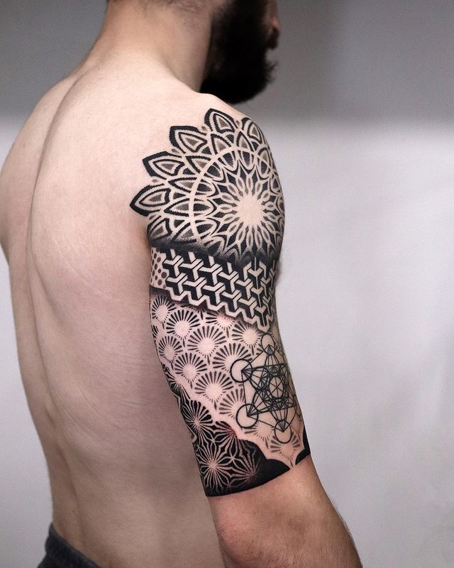 23 ideias poderosas de tatuagens de meia manga que o vão inspirar 