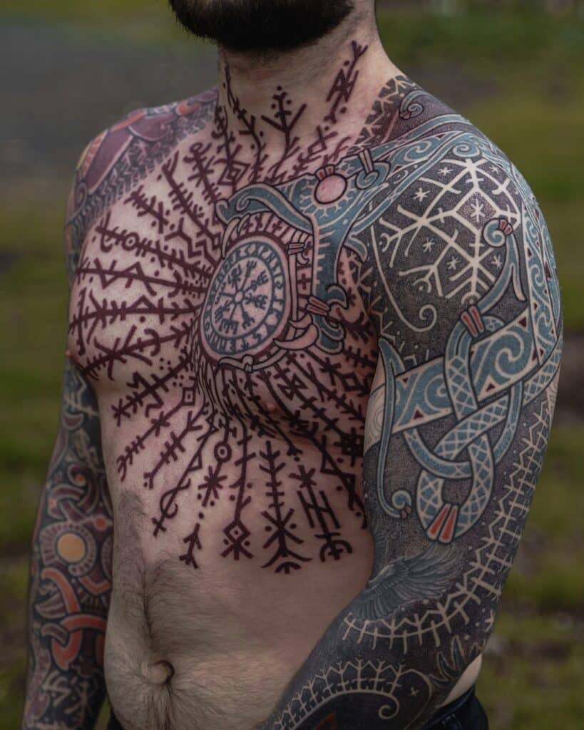 20 impressionanti tatuaggi nordici per mostrare il vostro vichingo interiore