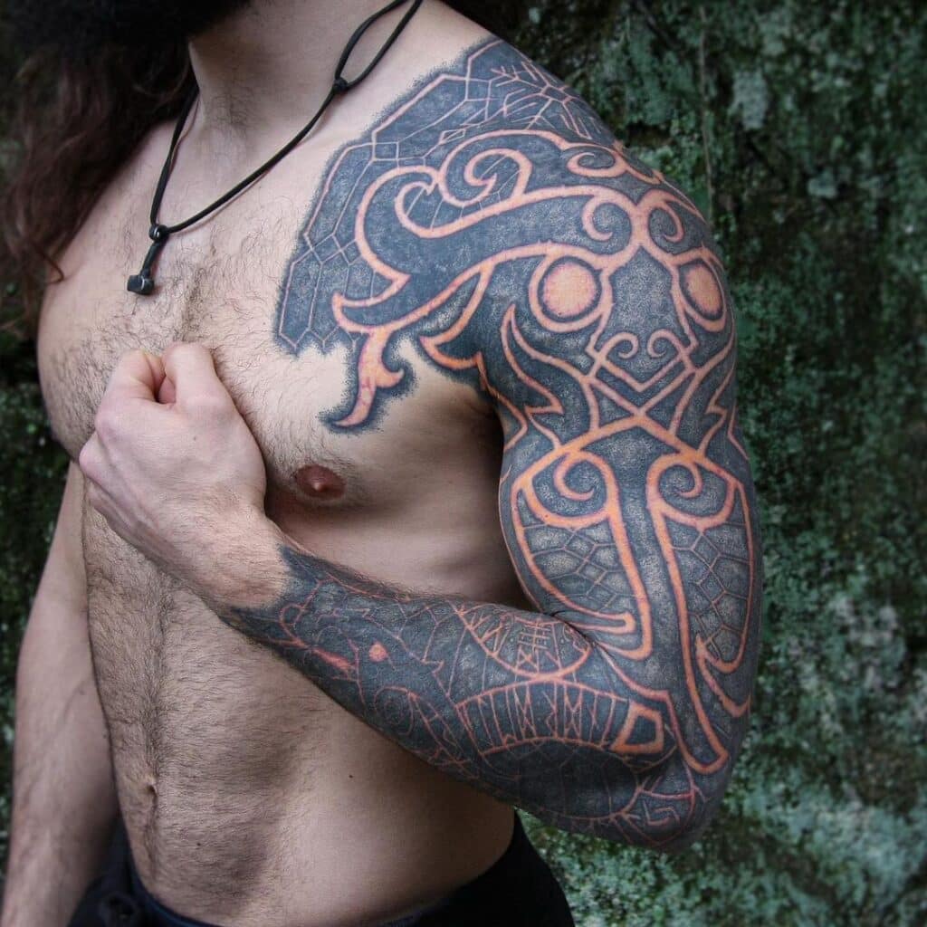 20 beeindruckende nordische Tattoos, die den inneren Wikinger zeigen