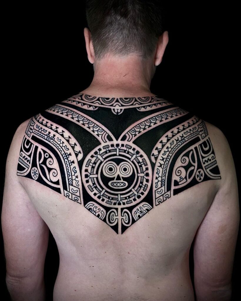 20 idee di tatuaggio polinesiano d'élite che celebrano l'arte antica