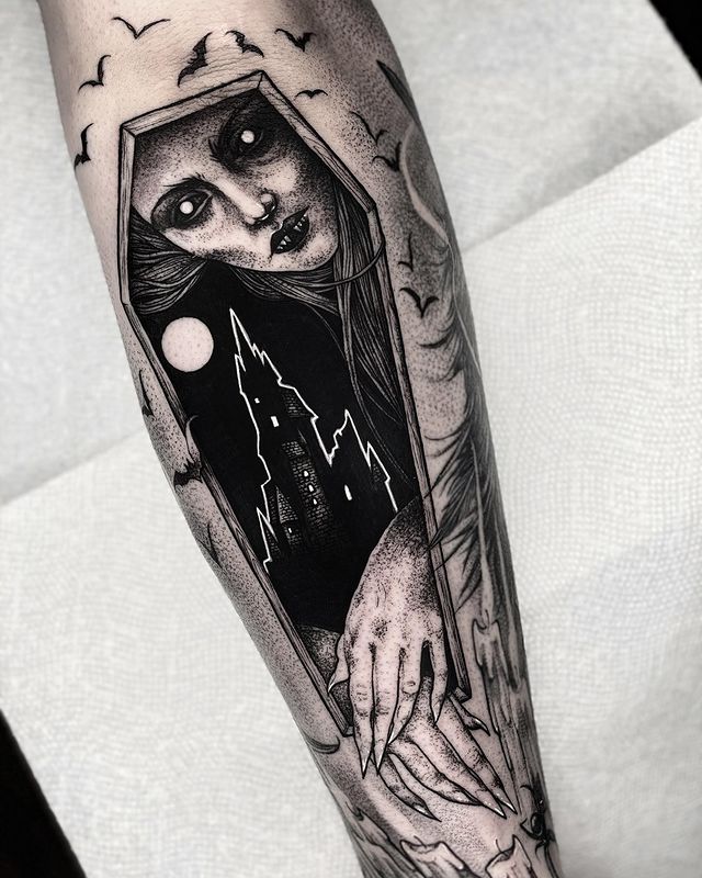 20 Gruselige Gothic-Tattoos in Schwarz-Weiß