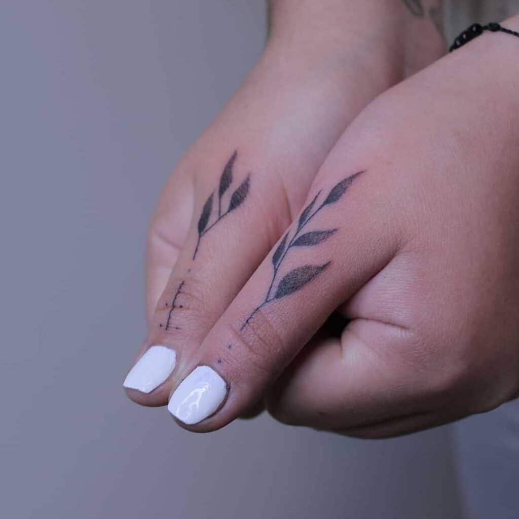 20 Befriedigende Stick and Poke Tattoos Perfekt handgefertigt