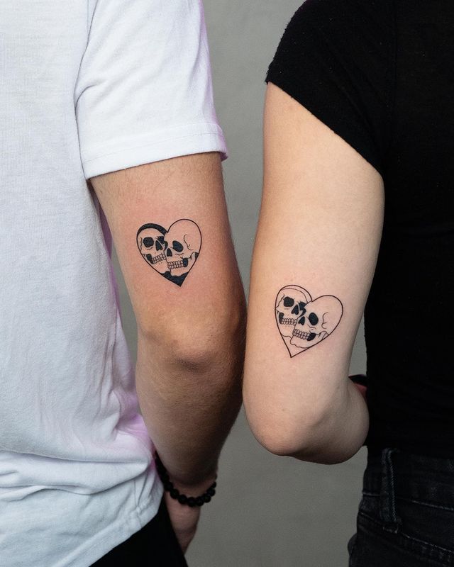 24 Atemberaubende Paar-Tattoos, die Sie sehen wollen