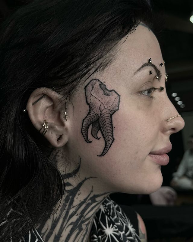 24 ideas fascinantes de tatuajes faciales para mujeres
