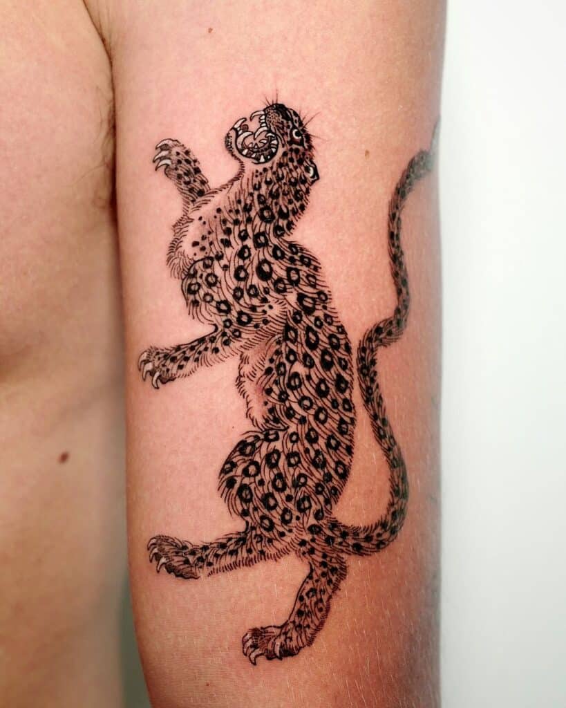20 idées de tatouage léopard pour vous mettre en valeur