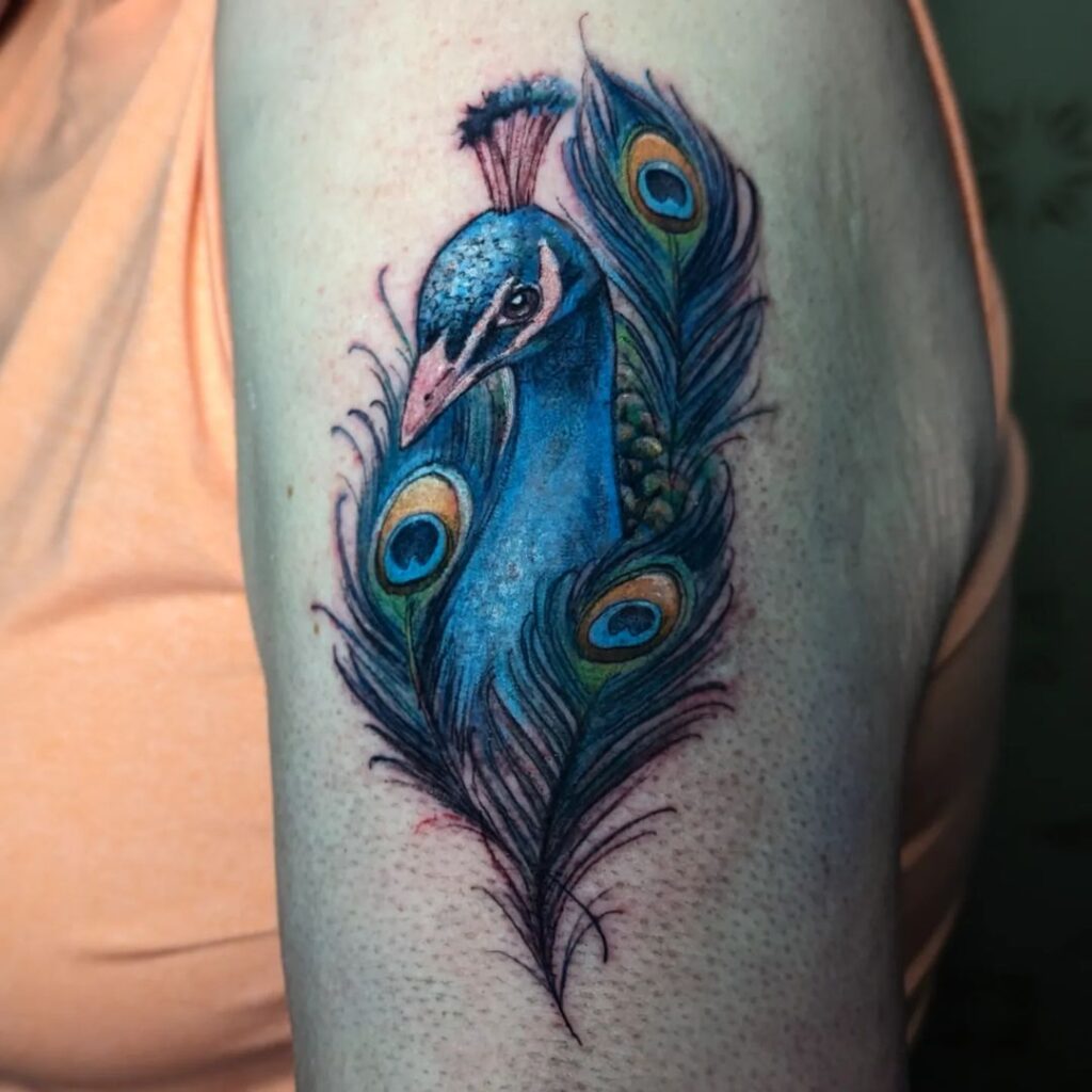 22 Desenhos de tatuagens de pavão que o vão hipnotizar
