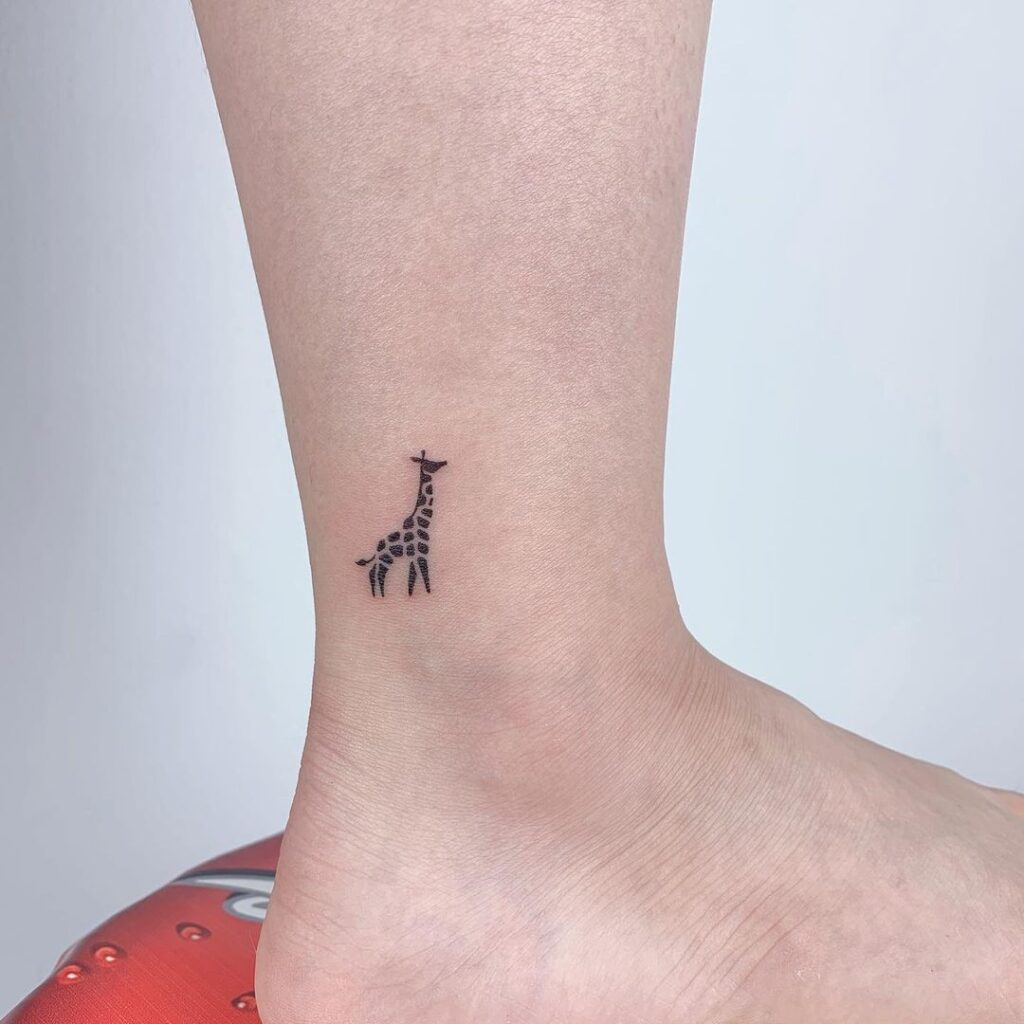 20 Süßeste Giraffen-Tattoo-Ideen und ihre Bedeutungen