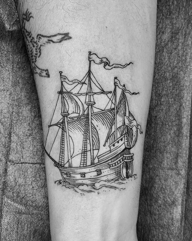 22 tatuagens de navio impressionantes para despertar o seu marinheiro interior